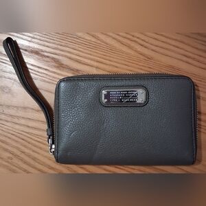 EUC Marc Jacobs Grey Casual Everyday Bifold Zip Clutch Wristlet Wallet Bag
